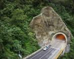 La vía al Llano entre Bogotá y Villavicencio ha sufrido retrasos por mala planeación y complicaciones del terreno. FOTO cortesía