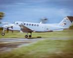 Este es el avión en que el niño es trasladado de Mitú a Neiva. FOTO Tomada del Twitter de la Fuerza Aérea
