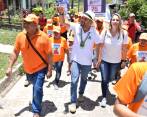 Andrés Guerra en compañía de su esposa, recibido por militantes del Centro Democrático en San Rafael, oriente antioqueño. FOTO Cortesía