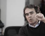 El gobernador, Sergio Fajardo, sostiene que no soñaba con tener el poder. Dice que este tiene cosas extraordinarias, pero cuando se convierte en un objetivo, es una calamidad. FOTO Emanuel Zerbos