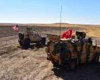 Vehículos del ejército turco y estadounidense en la ciudad de Tal Abyad en la frontera entre Turquía y Siria en el noreste Siria. Imagen del 8 de septiembre de 2019. FOTO: EFE