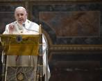 El papa emérito Benedicto XVI ha exhortado públicamente a su sucesor Francisco a abandonar la idea de ordenar sacerdotes a hombres casados, una iniciativa muy inusual en el Vaticano. Foto: EFE.