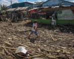El tifón prácticamente barrió el centro de la isla Luzón con un dramático saldo de damnificados. EFE 
