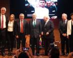 Al lanzamiento asistieron los expresidentes Belisario Betancur, Álvaro Uribe, César Gaviria Trujillo y Andrés Pastrana. FOTO COLPRENSA