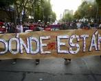 Una marcha de protesta para exigir al gobierno mexicano la aparición de los 43 estudiantes desaparecidos se realizó en la Ciudad de México el pasado miércoles, 5 de noviembre de 2014. FOTO AFP