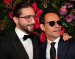 Maluma y Marc Anthony durante la gala de la fundación. FOTO EFE