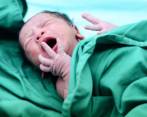Los estudios demuestran que los riesgos a los que está expuesto el recién nacido durante el parto son los mismos con ambos métodos. Foto: Shutterstock