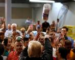Líderes de opinión latinoamericanos y políticos puertorriqueños criticaron la forma despectiva en que Trump se comportó en la isla. FOTO REUTERS
