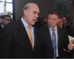 Desde agosto de 2010, el presidente Juan Manuel Santos (der.) ha trabajando con Ángel Gurría, secretario de la Ocde, en el ingreso de Colombia a esa Organización. FOTO Archivo