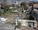 Así se ve el espacio en donde estará ubicado el parque de Prado Centro, entre las calles 66 y 67 (Manizales y Barranquilla) y las carreras 49 y 50 (Venezuela y Palacé). FOTO Róbinson sáenz vargas. 