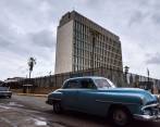 Todo parece tranquilo en el sector del Malecón de La Habana, alrededor de la sede de la Embajada de Estados Unidos en la isla. Así de imperceptible fue presuntamente el ataque que sufrió. FOTO afp