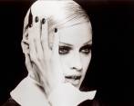 Una de las imágenes de la promoción del álbum de Madonna hace 25 años. El diente de oro con la letra d de Dita, el alter ego de su universo sexual. FOTO archivo el colombiano