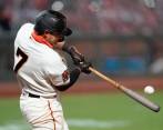 Donovan Solano, figura de los Gigantes. FOTO EFE