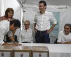 Iván Mauricio Pérez registró su candidatura a la Gobernación el 26 de julio en compañía de Sergio Fajardo. FOTO: Manuel Saldarriaga