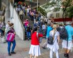 Se conservarán todas las normas de bioseguridad y las medidas de prevención como los controles al ingreso desde las plazoletas. Foto: Juan Antonio Sánchez Ocampo