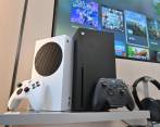 La Xbox Series X es la negra y la S es la blanca. Foto: AFP