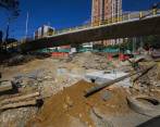 Aunque se habilitó el tráfico por el puente de la Superior con la calle 10, en El Poblado, y la obra lleva una ejecución del 90 %, aún faltan trabajos de urbanismo y señalización. FOTO jaime pérez