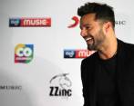 Ricky Martin está hospedado en el Hotel Las América donde anoche lo recibieron con buena música folclórica a la que no se resistió de bailar. FOTO COLPRENSA