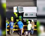 Los fleteros fueron detenidos en plena avenida Las Vegas. FOTO CAPTURA DE VIDEO