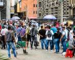 Esta fotografía fue tomada el pasado sábado. Las aglomeraciones y el pico de la pandemia hicieron que la Alcaldía de Medellín tomaran la decisión de cerrar esta importante comuna. FOTO JAIME PÉREZ