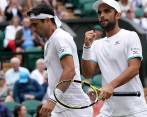 Juan Sebastián Cabal y Robert Farah, defensores del título, esperan la programación de los dobles. FOTO efe 