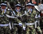 Desfile militar en el Parque de Bolívar de Medellín. FOTO Henry agudelo