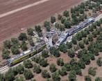 Esta foto aérea tomada ayer por las autoridades de rescate de la región de Apulia muestran la magnitud del siniestro. FOTO ap