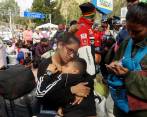 Oficiales y personal de las agencias humanitarias desplegadas a ambos lados de la frontera indicaron que en los últimos días era patente la afluencia de familias enteras con hijos, algunas de hasta tres generaciones, que la medida adoptada por Ecuador, les decidió a dar el paso de llegar al país. FOTO EFE