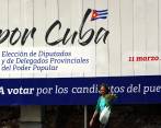 Una mujer camina frente a un cartel alusivo a las elecciones generales, en La Habana (Cuba). FOTO EFE