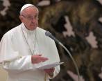 Para el Papa, hay muchas dependencias a las que están expuestas los adolescentes, pero según ha señalado “la del teléfono está muy presente” en la sociedad. FOTO AFP
