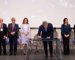 Durante la presentación de las recomendaciones de la Misión de Sabios, el presidente Iván Duque firmó el decreto que la dio vida al Ministerio de Ciencia. FOTO COLPRENSA