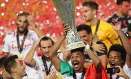 Los jugadores del Sevilla celebran el título de la Liga Europa, tras vencer 3-2 al Inter de Milan. Ajustaron seis coronas. FOTO efe