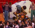 Obras de teatro, música y cine son parte de las actividades de la Fiesta del Libro y la Cultura que finaliza el domingo. En la imagen el Teatro El Trueque en el Bibliocirco. Fotos: Jaime Pérez. 