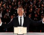 El español Antonio Banderas recibió el premio al mejor actor por su trabajo en Dolor y gloria, de Pedro Almodóvar. FOTO reuters