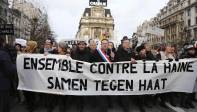 Bruselas. Decenas de miles de personas se concentraron este domingo en ciudades de todo el mundo para alzar su voz contra el terrorismo, en paralelo a la multitudinaria manifestación que recorrió el centro de París tras los atentados de esta semana. FOTO REUTERS