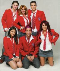Christopher Uckermann, Anahí, Alfonso Herrera (arriba), Maite Perroni, Christian Chávez y Dulce María (abajo), los integrantes de RBD. FOTO ARCHIVO