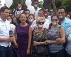 Periodistas de Cúcuta y familiares de Diego D’Pablos y Carlos Melo de Noticias RCN, hicieron un plantón en el Parque Santander para exigir el regreso de los comunicadores. FOTO COLPRENSA