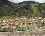El pasado 18 de mayo se cumplieron tres años de esta tragedia natural. Para la reconstrucción del pueblo, y la reubicación de los afectados, fueron edificadas 300 viviendas, de las cuales la Nación entregó 278 y el sector privado, 30. Así luce ahora el municipio de Salgar, Suroeste antioqueño. FOTO: MANUEL SALDARRIAGA QUINTERO