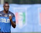 Mario Balotelli estuvo involucrado en una pelea en el exterior de una discoteca en Italia. FOTO EFE