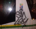 Así dejaron uno de los vagones del tranvía de Ayacucho que fue pintado en la madrugada del viernes 24 de febrero. FOTO cortesía