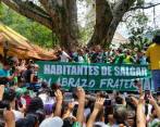 Los niños encontraron en los jugadores un momento de alegría en medio de la tristeza. FOTO CORTESÍA ATLÉTICO NACIONAL.