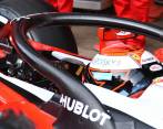 El halo protege la cabeza del piloto que en la actualidad está descubierta, para tratar de evitar lo sucedido con Bianchi y Wilson, quienes sufrieron golpes mortales. Hasta el 30 de abril hay plazo para que la FIA decida si lo aplica desde 2017. FOTO cortesía FIA 