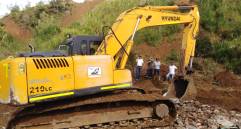 Una retroexcavadora, un bulldozer y varias volquetas ya están trabajando en el área. Foto: cortesía