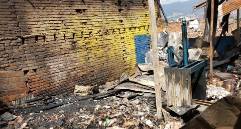 El local incendiado quedó con fallas estructurales y se perdió toda la mercancía. FOTO SANTIAGO OLIVARES TOBÓN