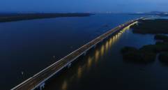 El proyecto comprende el Viaducto Gran Manglar, sobre la Ciénaga de la Virgen en Cartagena. La compañía señala que además de ser el más largo de Colombia, ha recibido tres premios, dos de sostenibilidad y uno de ingeniería. FOTO cortesía ISA