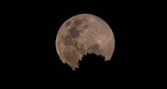 La luna del 7 de abril se vio más grande y brillante que lo habitual. Estaba en su punto más cercano a la Tierra. FOTOS JUAN ANTONIO SÁNCHEZ