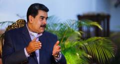 Nicolás Maduro se ha negado a eliminar el cuerpo policial de la FAES. Esos uniformados son señalados del asesinato de dos periodistas. FOTO EFE