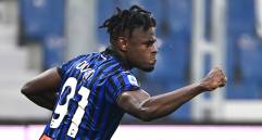 Duván Zapata celebra su tanto, el del descuento 1-3 ante Sampdoria. Foto AFP