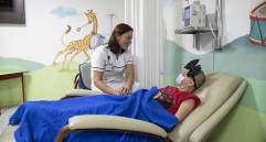 Nora Elisa Quintero empezó haciendo aseo en el Pablo Tobón Uribe y ahora es enfermera especialista en oncología. FOTO EL COLOMBIANO