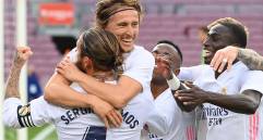 Luka Modric y Sergio Ramos celebran la victoria del Real sobre Barcelona: 1-3. FOTO AFP